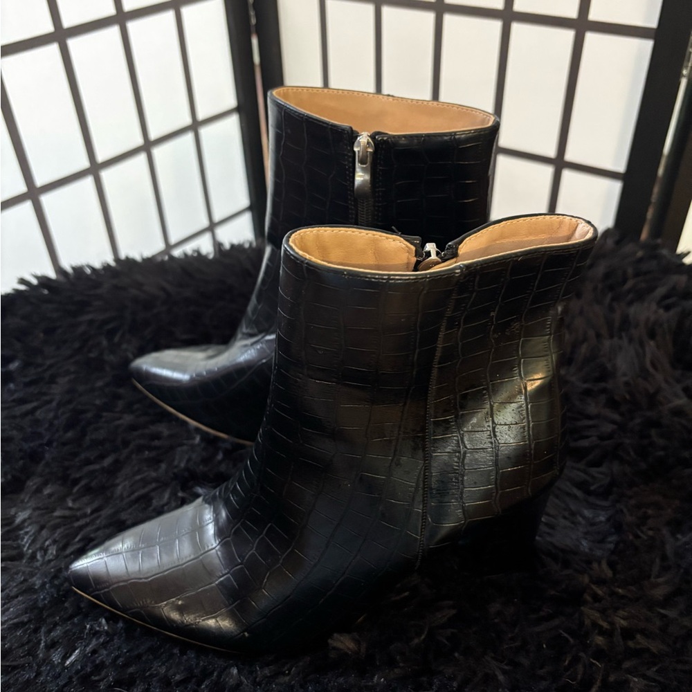 SHEIN Black Croc-Embossed Pointed Ankle Booties